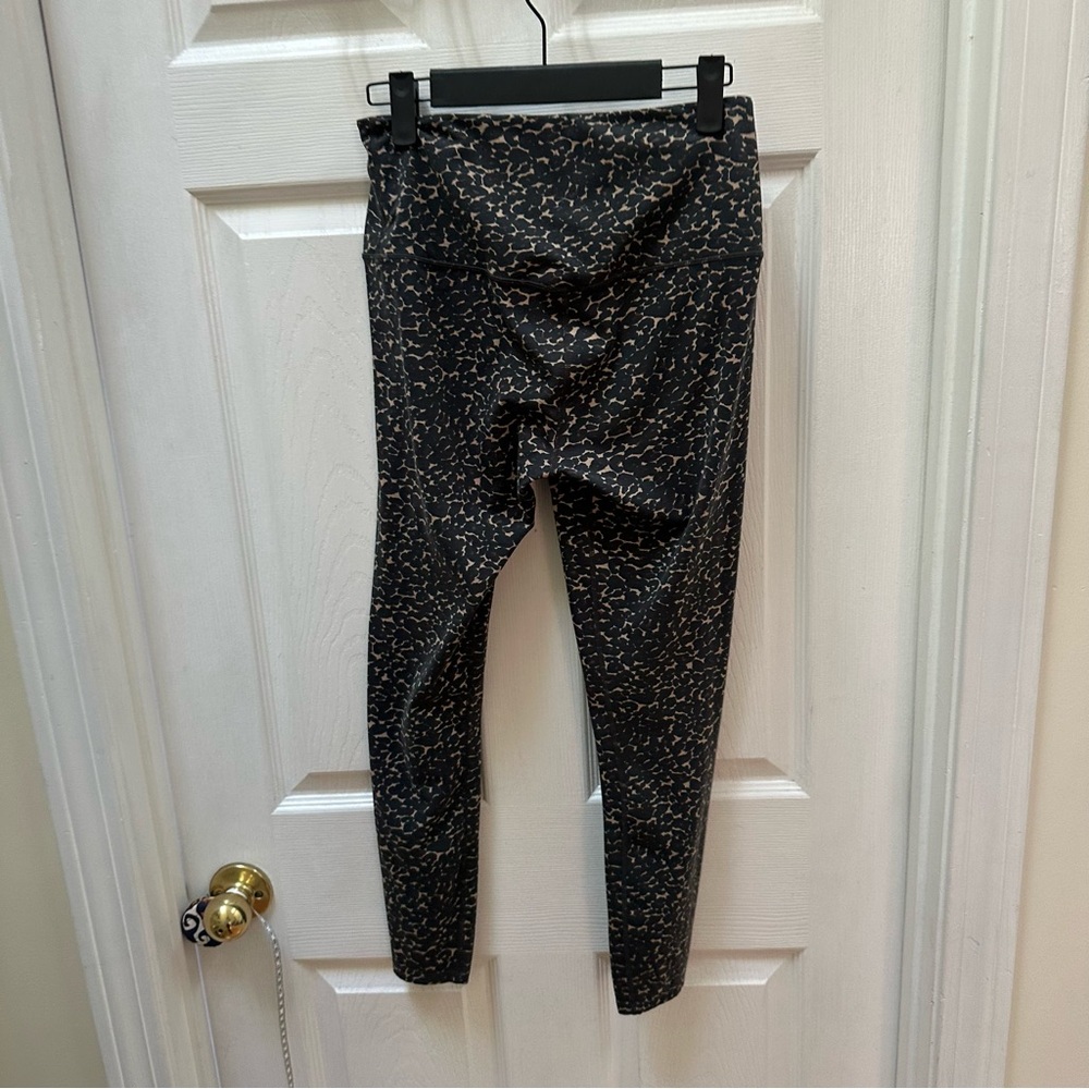 VARLEY Leopard Let's Move High Rise Leggings Black brown tan cheetah M - Picture 6 of 7